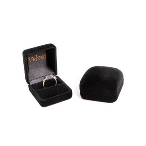 Estuche flocado negro para anillo 49x55x41 mm. V-1-S