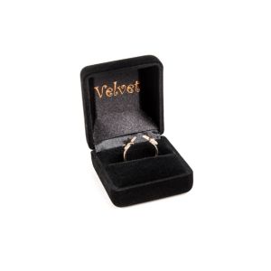 Estuche flocado negro para anillo 49x55x41 mm. V-1-S
