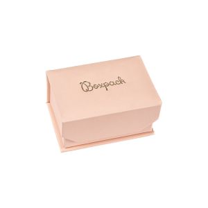 Astuccio in cartone rosa quarzo con chiusura magnetica per fedi o orecchini 68 x 47 x 35 mm MC-4-RC