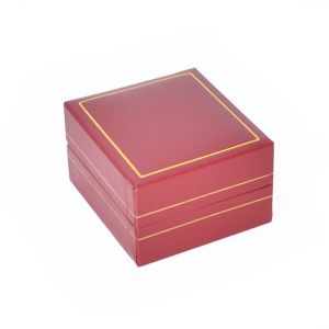 Estuche polipiel rojo para pendientes 47x53x30 mm. J-07-P