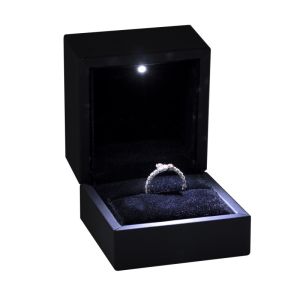 Estojo com LED para anel, preto 60 x 65 x 50 mm LE-11-S
