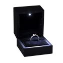 Schwarzes Ringetui mit LED-Beleuchtung 60 x 65 x 50 mm LE-11-S