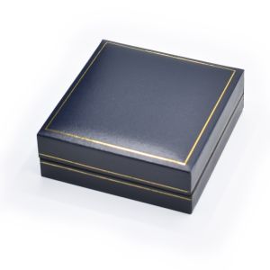 Estuche polipiel azul para colgante 87x91x30 mm. J-09-C-A