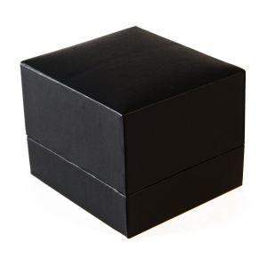 Estuche polipiel negro para anillo patilla 47x52x40 mm. C-2-SP