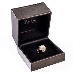 Leatherette-covered ring box, grey 70 x 70 x 50 mm S-41-SP
