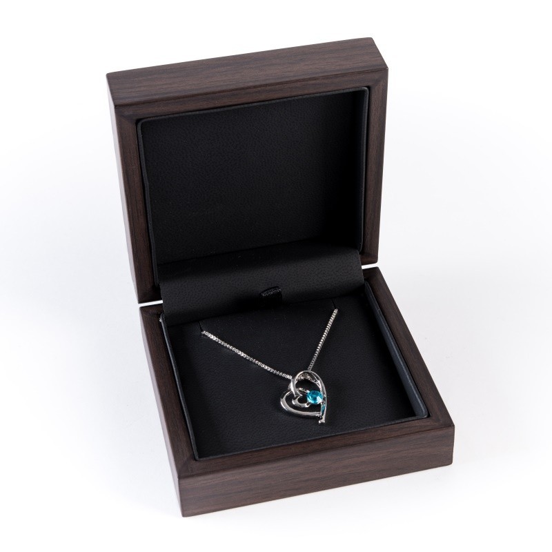 Estuche de madera para colgante color nogal 90x90x36 mm CU-4-M