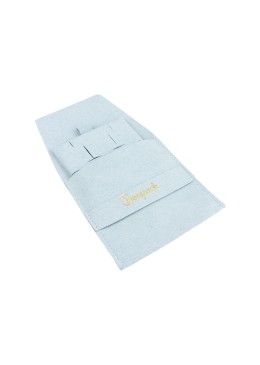 Bolsa más taco de microfibra azul cielo para pendientes omega con cierre de solapa y cinturón para joyería y bisutería.