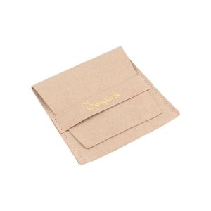 Schmuckbeutel aus Mikrofaser in Nude mit Klappe, Riegel und Ohrring-Einlage