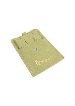 Bolsa más taco de microfibra caqui para pendientes con cierre de solapa y botón para joyería y bisutería.