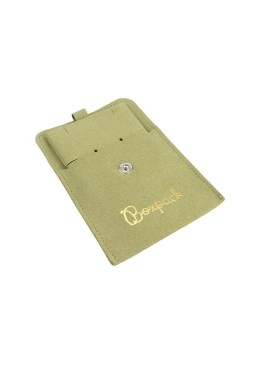Bolsa más taco de microfibra caqui para pendientes con cierre de solapa y botón para joyería y bisutería.