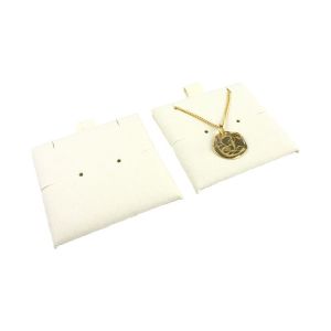 Sieradenzakje van microvezel met kussentje voor oorbellen, klep en knoopsluiting, ivoor