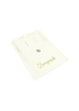 Bolsa más taco de microfibra marfil para pendientes con cierre de solapa y botón para joyería y bisutería.