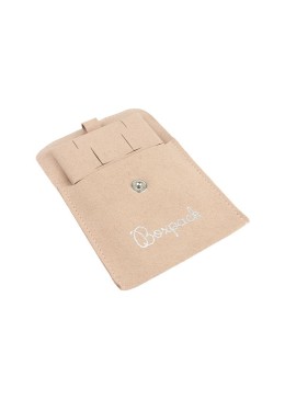 Bolsa más taco de microfibra nude para pendientes con cierre de solapa y botón para joyería y bisutería.