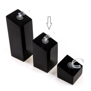 Lacquered wood ring display, black ML-2-B