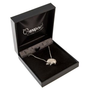 Estuche polipiel negro para colgante 87x91x30 mm. C-4-C