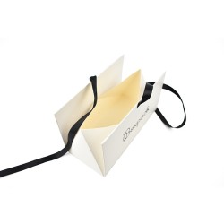 Caja de cartón blanca automontable con lazo satén negro para joyas bisutería y joyería 150x88x82 mm FL-2-B