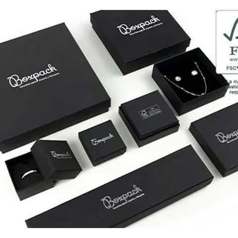 Custom jewelry boxes with logo